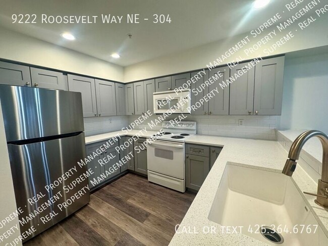 Building Photo - 9222 Roosevelt Way NE