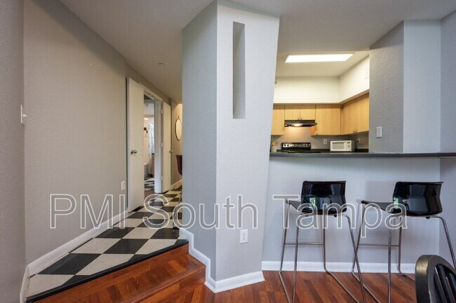 Building Photo - 2421 W Horatio St