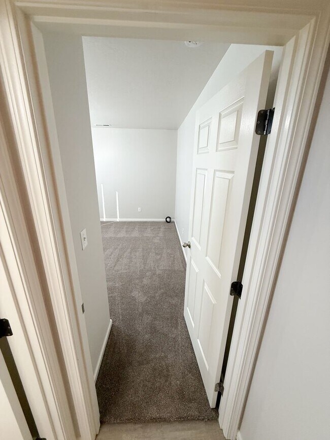 Building Photo - Three Bedroom, Two Bath House