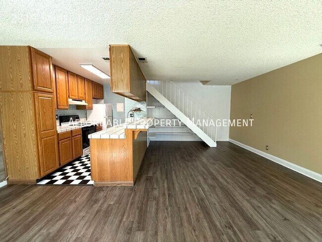 Building Photo - 2319 Saidel Dr