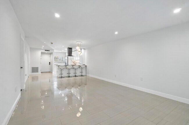 Building Photo - 3605 S Ocean Blvd