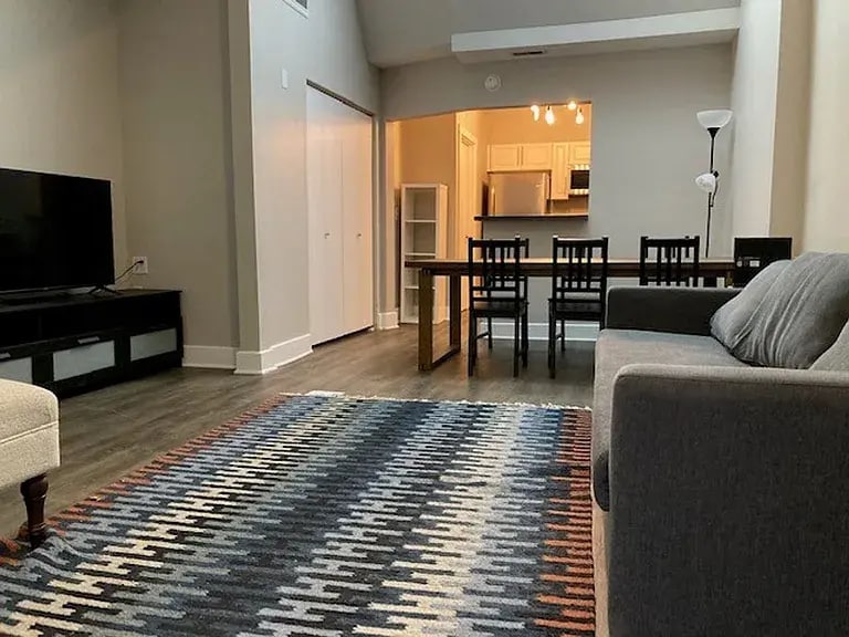 Building Photo - 309 W Charles St