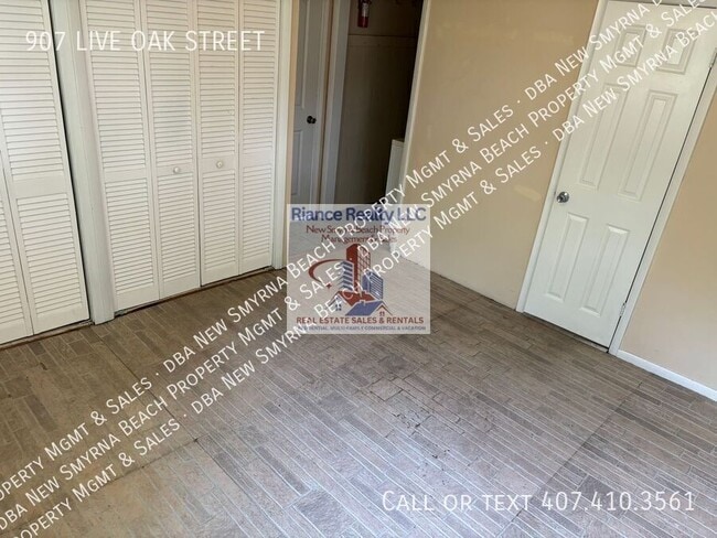 Building Photo - 907 Live Oak St