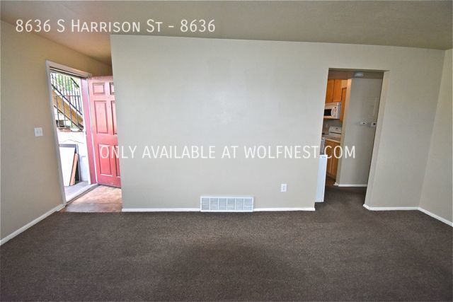 Building Photo - Adorable 2 Bed Sandy Condo! No Deposit Opt...