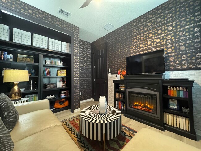 Building Photo - 7315 34th Ct E