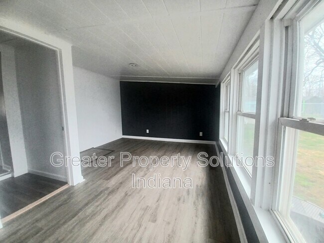 Building Photo - 311 Maple St