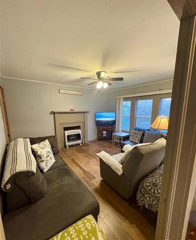 Building Photo - 2050 Blowing Rock Blvd