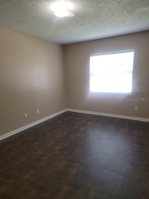 Building Photo - 4223 Parkside Dr