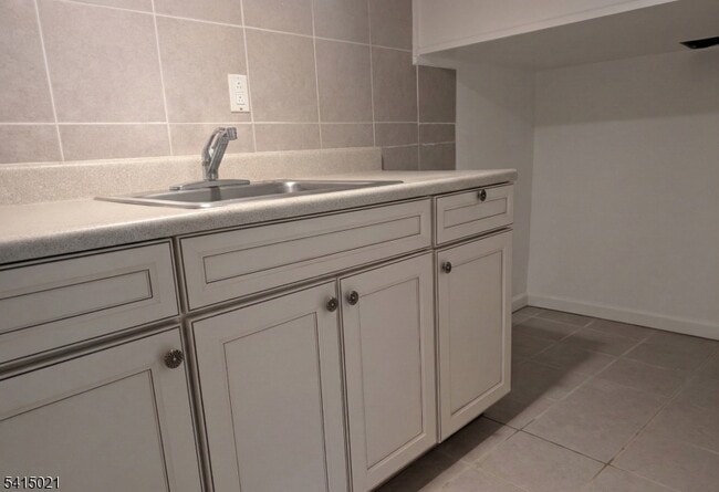 Building Photo - 620 US-22