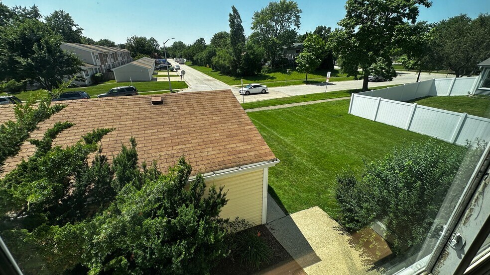 Building Photo - 2199 London Dr