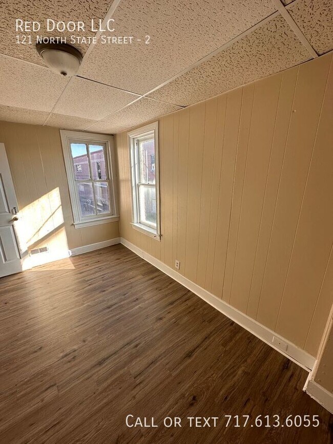 Building Photo - 121 N State St