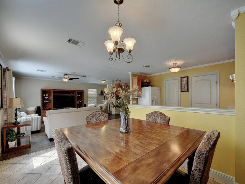 Building Photo - 8705 Davis Oaks Trail