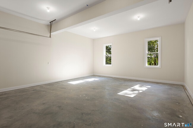 Building Photo - 10 Highland Pl