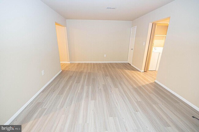 Building Photo - 800 College Ln