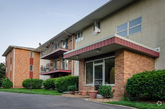 Building Photo - Creek View Apartment Homes 8817 w 35th st.