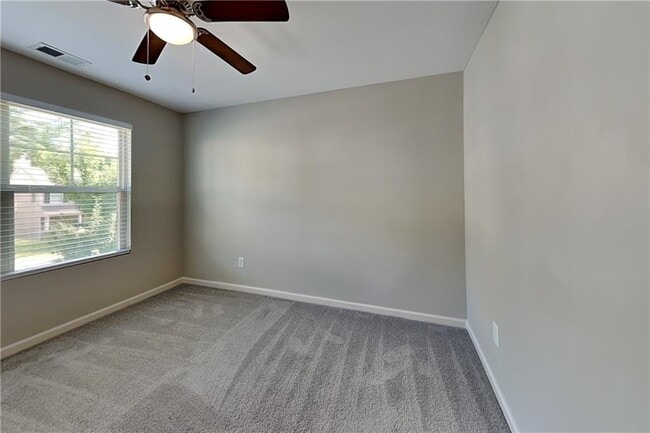 Building Photo - 354 Hawthorn Dr