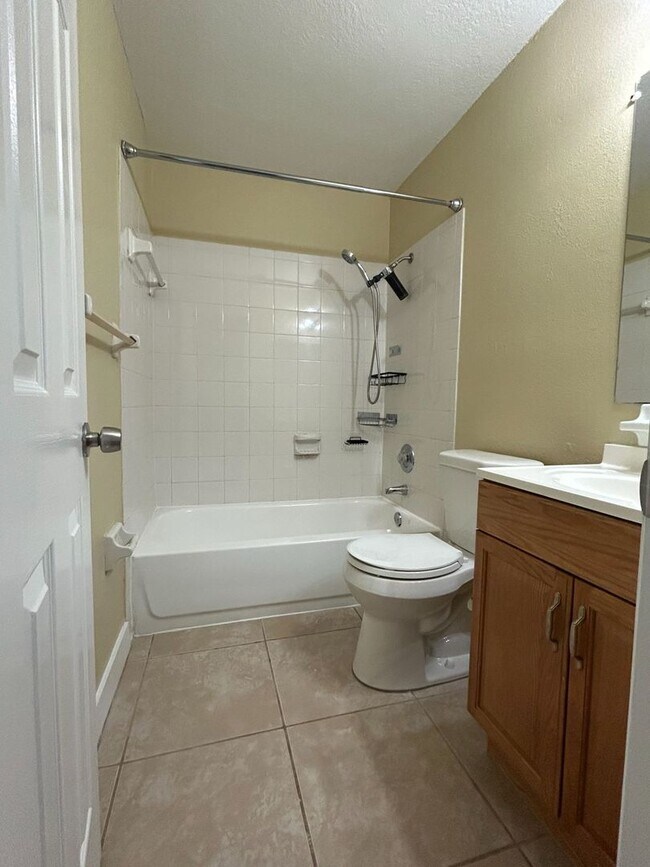 Building Photo - 5221 Bayshore Blvd