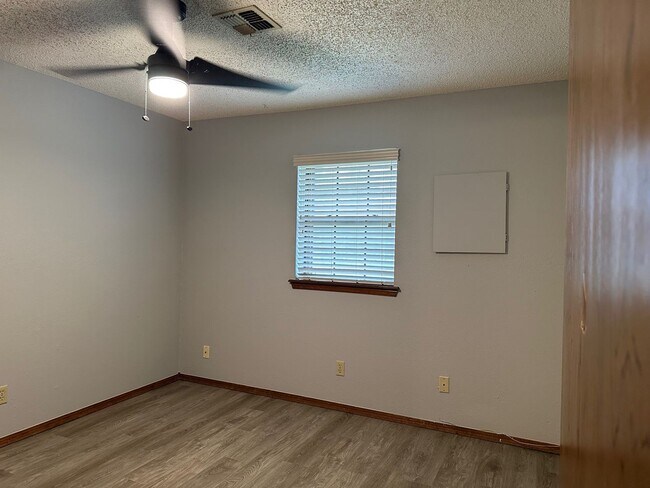Building Photo - 2 bedroom rental