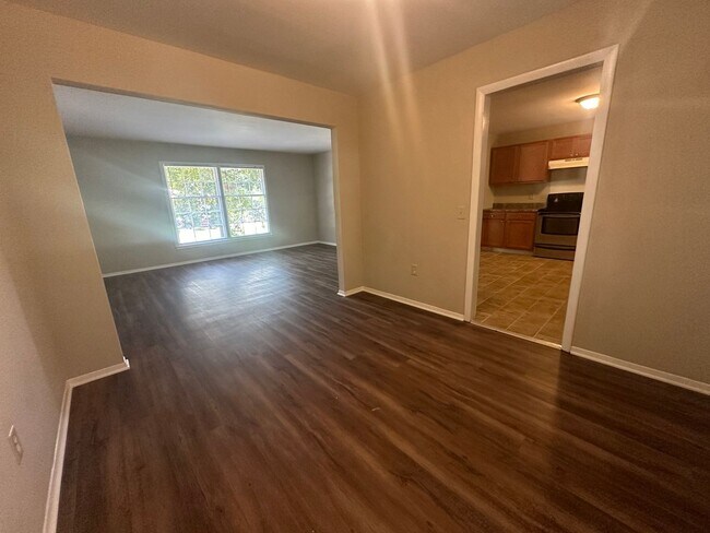 Building Photo - 705 Buena Vista Dr