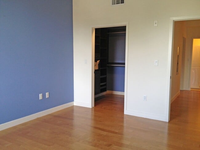 Building Photo - Huge 1 Bedroom Flat with Storage Locker and Original Brick Walls at Plant 51