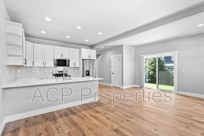 Building Photo - 2201 DeJong Dr