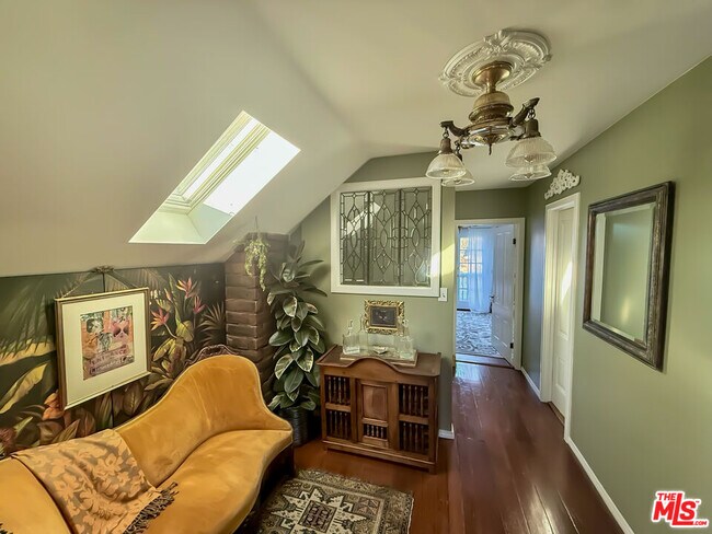 Building Photo - 370 Main St