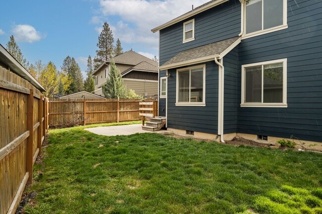 Building Photo - Cozy 3 Bed Home: New Carpet, Fully Fenced Yard & Near Old Mill