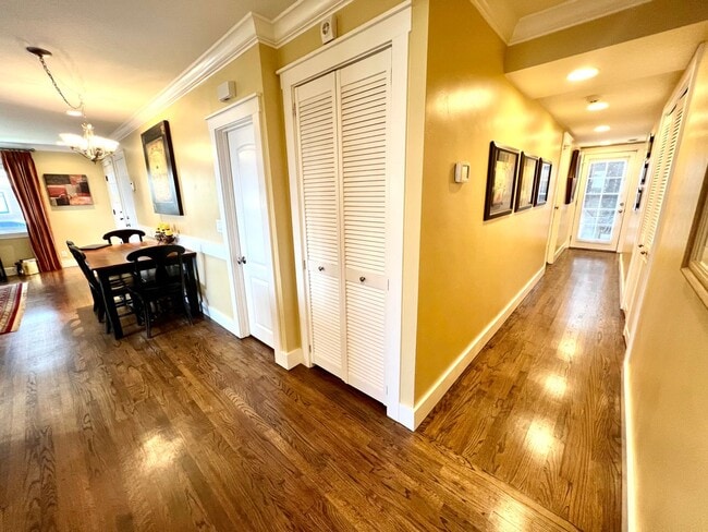 Building Photo - Available NOW! Single Family Unit in Pacif...