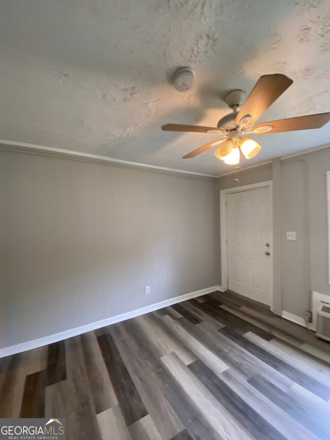 Building Photo - 6501 Elsie St