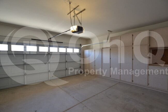 Building Photo - 8166 W Ross Ave