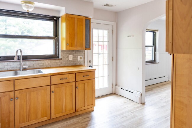 Building Photo - 4282 Homelawn Ave