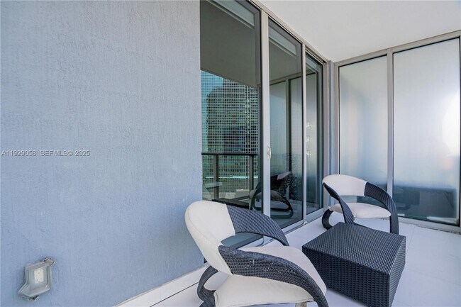 Building Photo - 1300 Brickell Bay Dr