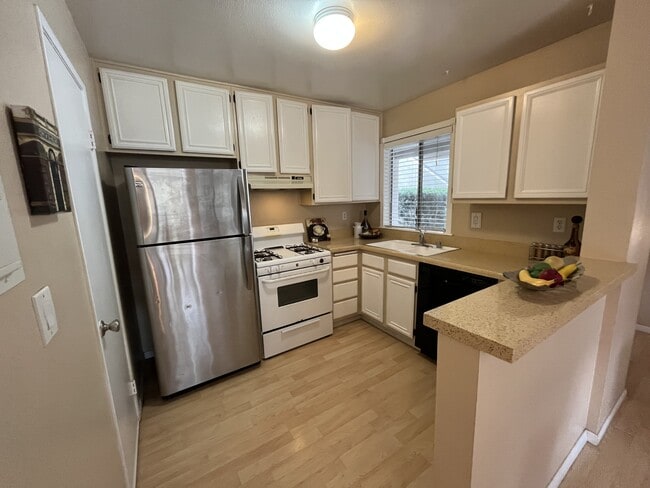 Building Photo - 2920 Luciernaga St