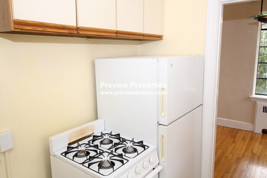 Building Photo - 97 Strathmore Rd