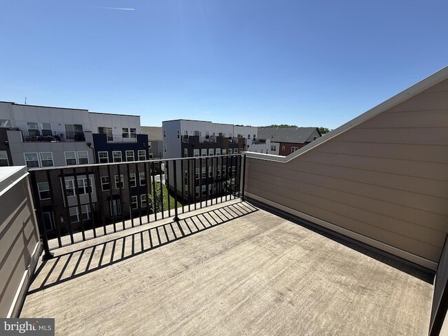 Building Photo - 115 Dickenson Dr