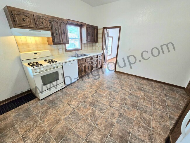 Building Photo - Washer & Dryer Now Provided