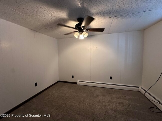 Building Photo - 548 Main St