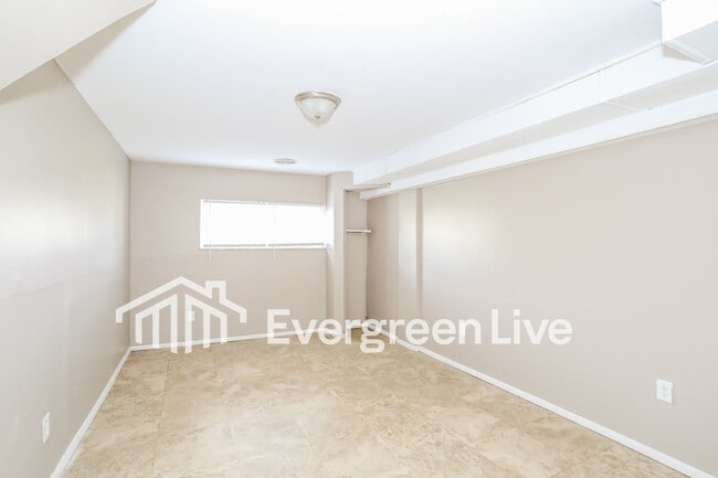 Building Photo - 10662 Chelmsford Rd