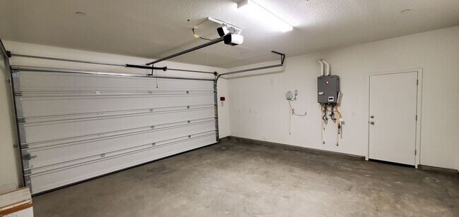 Building Photo - Brand New Lathrop Solar Power Single Story...