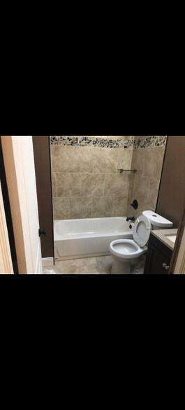 Building Photo - 1607 Abbotston St