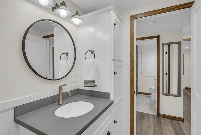 Building Photo - 23 Laurie Ln