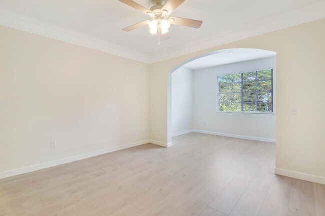 Building Photo - 6305 Myrtlewood Cir W