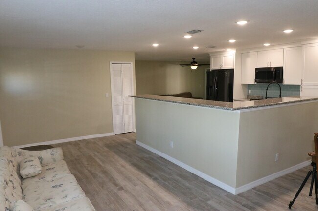 Building Photo - 1510 W Riviera Dr