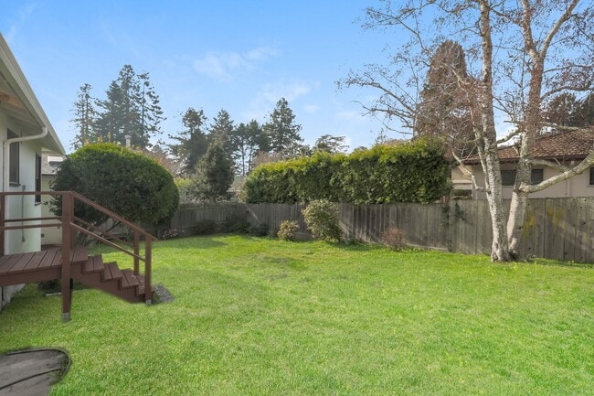 Building Photo - 3 Bedroom Home In Kensington!