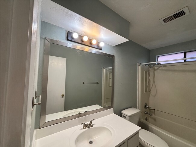 Building Photo - 1506 Park Maple Dr