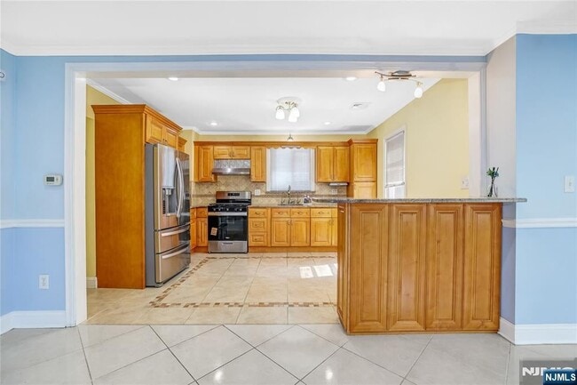 Building Photo - 25 Smith Ave