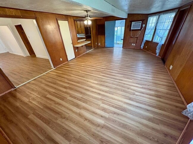 Building Photo - 1836 Rivercrest St