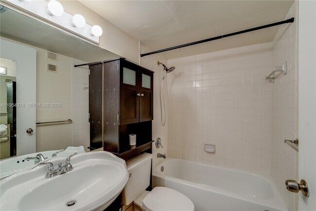 Building Photo - 770 Claughton Island Dr