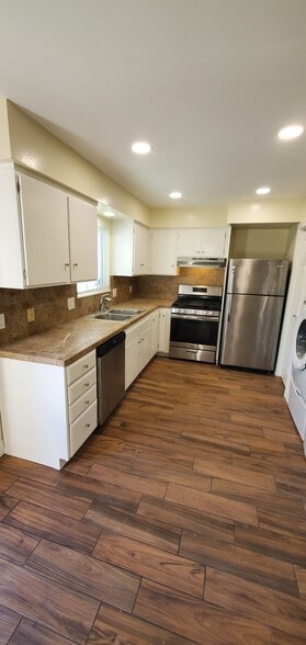 Building Photo - 9691 Durham Dr