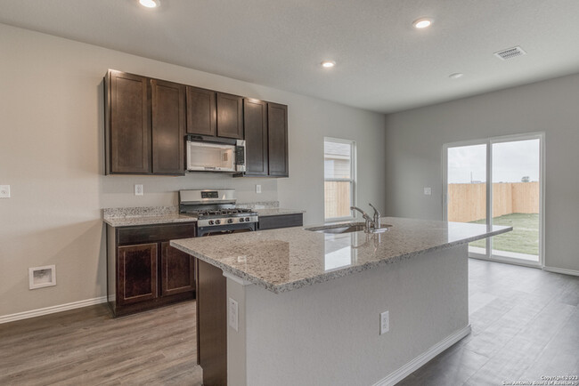 Building Photo - A charming 4 beds and 2.5 bath is now ready!